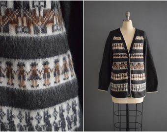 Vintage 1980er Jahre peruanische Alpaka Strickjacke | 1990er Jahre Handgestrickter peruanischer Folklore-Pullover | Grau Braun Schwarz Beige Wolle Langarm-Strickjacke | M
