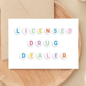 Tarjeta de farmacéutico con licencia para vender medicamentos - Tarjeta de farmacéutico divertida - Tarjeta de regalo de la facultad de farmacia - Regalo humorístico de farmacéutico - Regalo para estudiantes graduados de farmacia