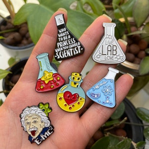 Lab Scientist Enamel Pin - Lab Tech Funny Lab Humor Pin for Hat Jacket Backpack - Biochem Molecular Biology Enamel Pin - Lanyard Pin Gift