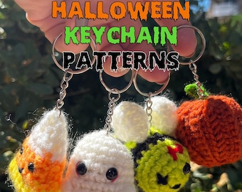 Puede incluir: Cuatro patrones de llavero de Halloween tejidos a crochet: un fantasma, un maíz dulce, una calabaza y una abeja. Los llaveros están unidos a llaveros de plata.