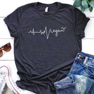 Camisa vegana, camisa vegana de latido del corazón, regalo vegano, regalo vegano para mujeres, regalo de cumpleaños vegano, vegano divertido, regalo vegetariano, idea de regalo vegano