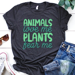 Vegan Shirt, Tiere lieben mich Pflanzen fürchten mich Shirt, Vegan Geschenk, Vegan Geschenk für Frauen, Vegan Geburtstagsgeschenk, lustiges Vegan, vegetarisches Geschenk
