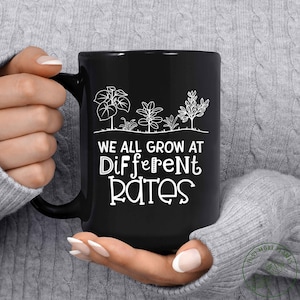 Gartenbecher, Wir alle wachsen zu verschiedenen Preisen Becher, Garten Geschenk, Garten geschenk, Gartenliebhaber Geschenk, Gartenliebhaber Geschenk, Gartenliebhaber