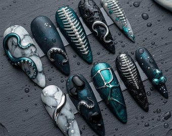 Uñas postizas biotecnológicas oscuras hechas a mano | Arte 3D de esqueleto y tentáculo plateado | Juego de stilettos de lujo en verde azulado esmeralda y gris mármol