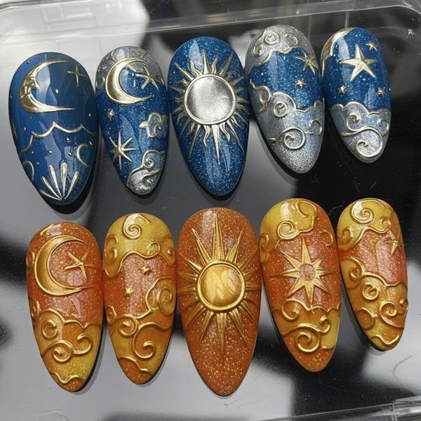 Handgemaakte kunstnagels met hemelse zon en maan | 3D gouden melkweg- en wolkenkunst | Luxe glitter blauw en oranje astrologische amandelvormige nagelset