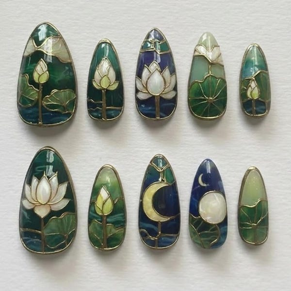 Handgemaakte glas-in-lood nagels | Lotus & halve maan kathedraal plaknagels