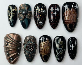 Uñas hechas a mano | Cabaña de pata de gallina de Baba Yaga pintada a mano, flores de bronce 3D antiguas y estrellas góticas