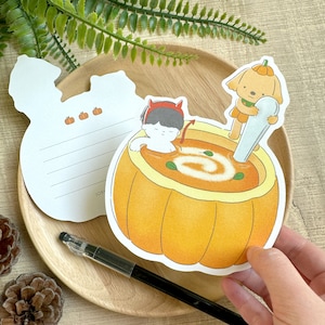 Carte postale découpée à la forme de soupe de potiron d'Halloween