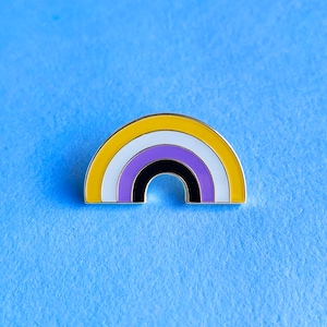 Regenbogen Emaille Metall Pin Anstecker | LGBT Queer Non-Binary Emaille Pin | Stolz Pin | Geschenk für Ihn | Geschenk für sie | Geschenk für sie