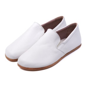 Handmade White Leather Barefoot Shoes: Wide Slip-On Yemeni Shoes