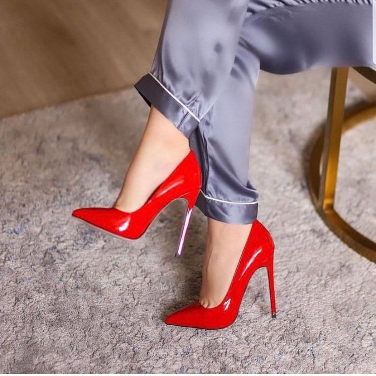 7 Scary Things That Can Happen When You Wear Heels Too Much