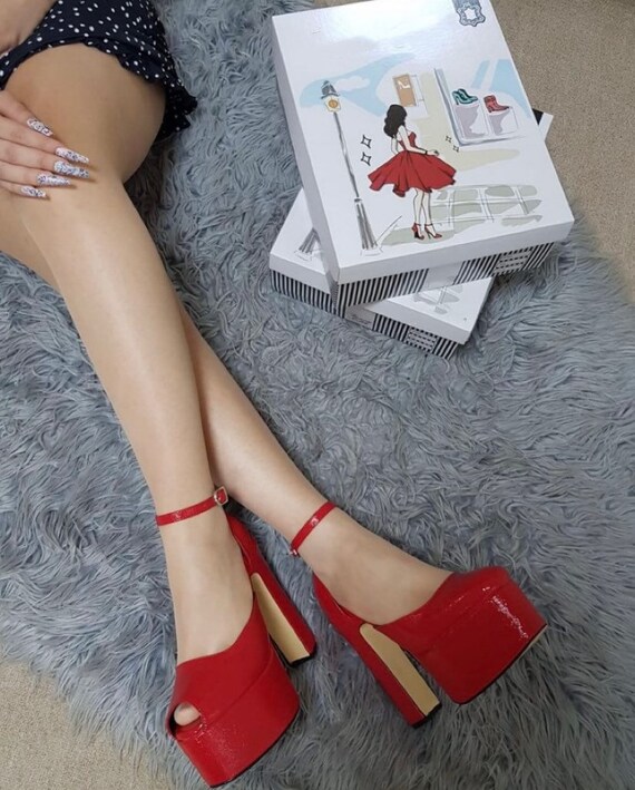 17CM Super High Heels, Platform Pumps, Black Round Toe Buckle Strap