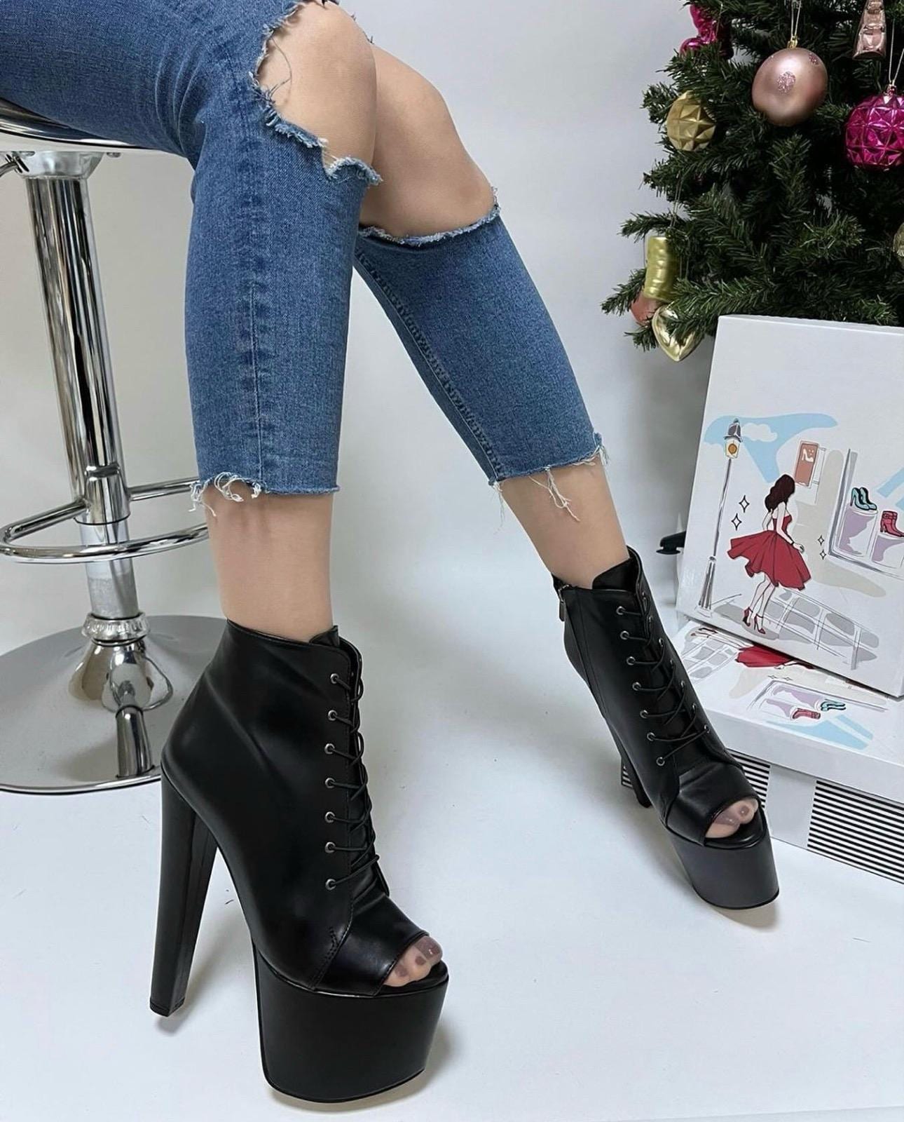 Stivali a punta aperta Italia