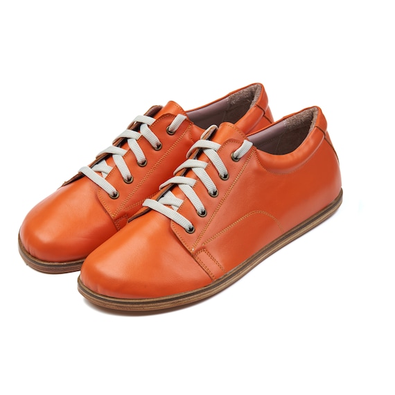 Oranje leren barefoot-sneakers voor dames: veterschoenen met brede neus