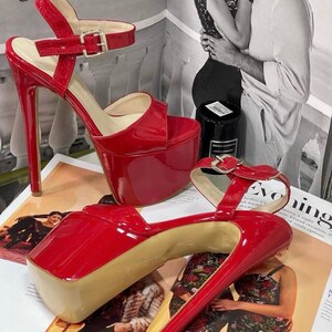 Talons aiguilles rouges à plateforme : chaussures de soirée faites main