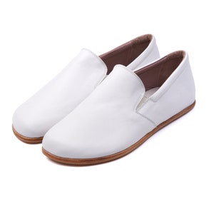 Men&#39;s White Leather Barefoot Shoes: Handmade Slip-On