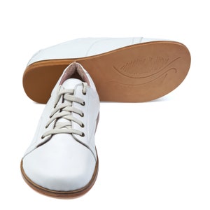 Men&#39;s White Leather Barefoot Sneakers: Wide Toe Lace-Up Shoes