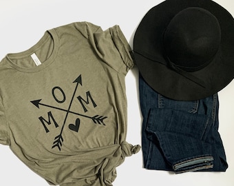 Mom Life Crewneck T-shirt with Arrows / Mama Life Apparel / New Mommy Tee Mother's Day / Mom Birthday Gift for Her / Baby Announcement Shirt