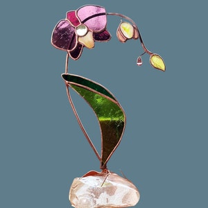 Fleur en vitrail, vitrail floral orchidée, décoration de table pour le salon, attrape-soleil fleur violette, sculpture florale en verre, cadeau pour maman