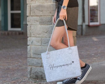 Felt shopper with individual laser engraving