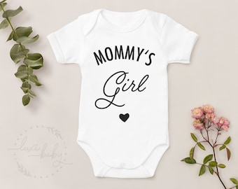 Baby Body Mädchen "Mommy's Girl", Geschenk zur Geburt, Mama einer Tochter, Muttertag, Babybody aus Bio-Baumwolle in Weis, Langarm & Kurzarm