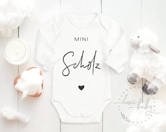 Baby Body Personalisiert Familiennamen, Geschenk zur Geburt, Babybody aus Bio-Baumwolle, Langarm & Kurzarm, Fotoshooting, Babyshower