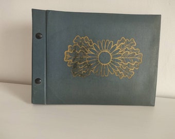 Vintage Fotoalbum Grün mit goldenem Gänseblümchen Eiche Blatt Ornament Fotobuch