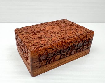 Wooden carved flower jewellery/trinket box 14.5cm x 10cm x 6cm tall approx