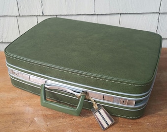 Vintage Green Suitcase with Light Green Interior - With Keys - Samsonite Fashionaire