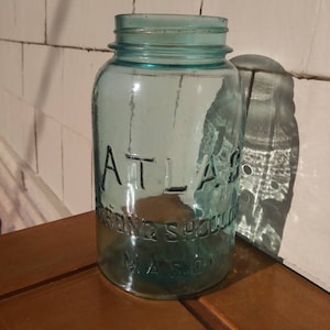 Atlas Strong Shoulder Mason Jar - Blue Glass
