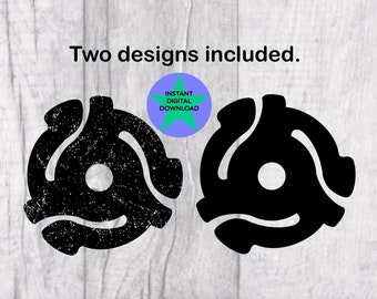 Könnte beinhalten: Zwei schwarz-weiße Designs eines 45-RPM-Schallplattenlabels. Ein Design ist eine durchgehende schwarze Silhouette, das andere Design hat einen abgenutzten, Vintage-Look.