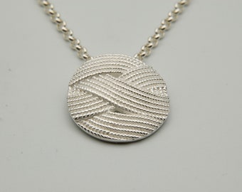 Silver necklace with round pendant