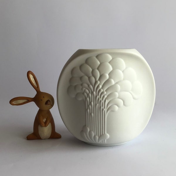 AK Kaiser, Mid century Vase, Michael Frey Design, Bisque Bavaria Porzellan, weiß, matt, Relief, 671, Westdeutschland, 14 cm