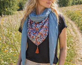 pom-pom scarf