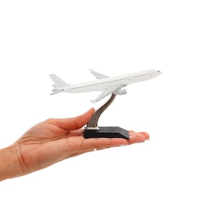 Zekupp - Model Airplane - Airbus A330-300 1/400 Metal Body - WHITE SPECIAL DESIGN Model Airplane