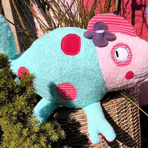 Paper pattern with instructions of the chameleon, pattern & instructions, soft toy, sewing,