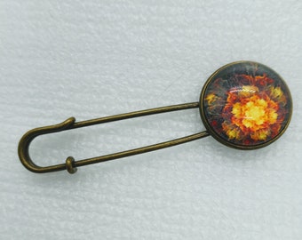 Glass cabochon opened flower shawl pin set in antique gold