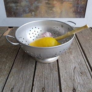 Vintage aluminum colander/Metal strainer/Colander metal/Kitchen utensils /Vintage/1970s. vintage decor