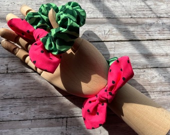 Watermelon Scrunchie. | Watermelon Scrunchie with bow.