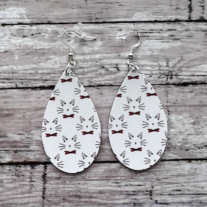 Book Character Earrings| Cat With Hat Earrings| Read Across America| Teacher Earrings| Librarian Earrings| Cat Earrings|