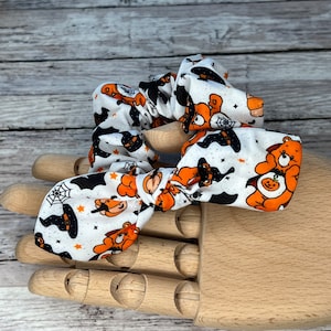 Halloween Scrunchie. | Scarey Bear Scrunchie. | Halloween Scunchie with Bow.