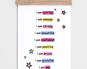 Könnte beinhalten: Ein weißer Poster mit einem Holzrahmen hängt an einer weißen Wand. Der Poster zeigt eine Liste positiver Affirmationen, die mit schwarzem Stift und bunten Hintergründen geschrieben sind. Die Affirmationen lauten: "Ich bin würdig", "Ich bin genug", "Ich bin stark", "Ich bin schön", "Ich bin selbstbewusst", "Ich bin positiv", "Ich bin mutig", "Ich bin dankbar" und "Ich bin ich". Jede Affirmation wird von einem kleinen, schwarz umrandeten Stern mit unterschiedlicher Füllfarbe begleitet.