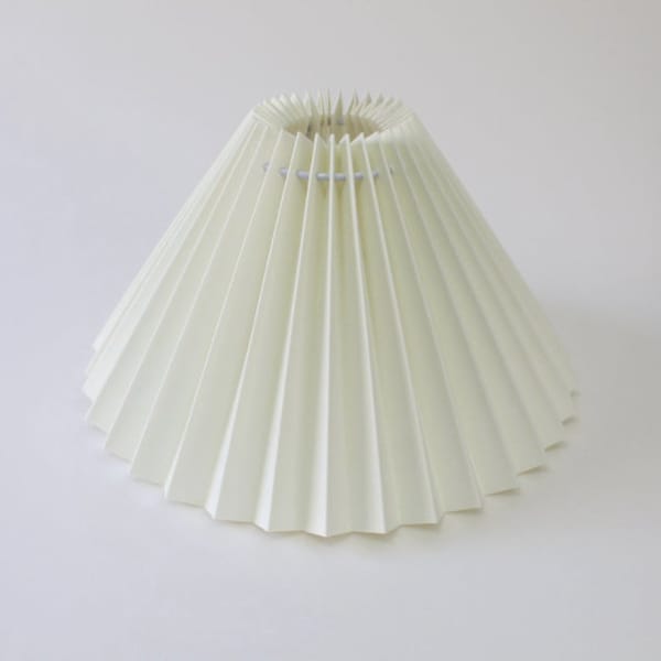 Pleats lampshade / knife pleated lampshade / for table lamps, wall lights / Plain white pleated lampshade
