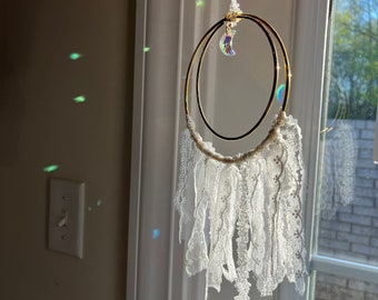 Macrame Sun catcher / suncatchers, Accessorio arcobaleno sospeso, Cristallo, arredamento boho, Cristallo arcobaleno, Regalo sospeso, appendiabiti in vetro, prisma d'oro