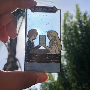 Fantasy Anna and Elsa Pin