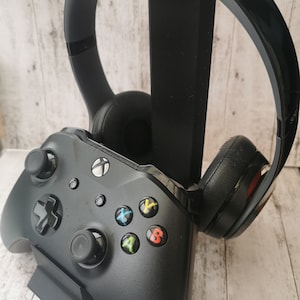 Headphone and game controller stand 3d printed