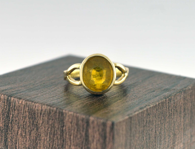 oval gemstone ring in panchdhatu metal for vedic astrology jupiter planet November birthstone pukhraj Natural yellow sapphire