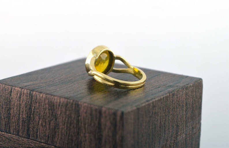 oval gemstone ring in panchdhatu metal for vedic astrology jupiter planet November birthstone pukhraj Natural yellow sapphire