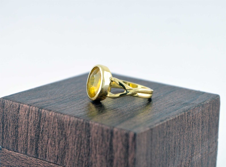 oval gemstone ring in panchdhatu metal for vedic astrology jupiter planet November birthstone pukhraj Natural yellow sapphire