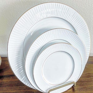 Gibson Everyday White w Gold Trim 7.5" Bread/Dessert Plate Ribbed Edge